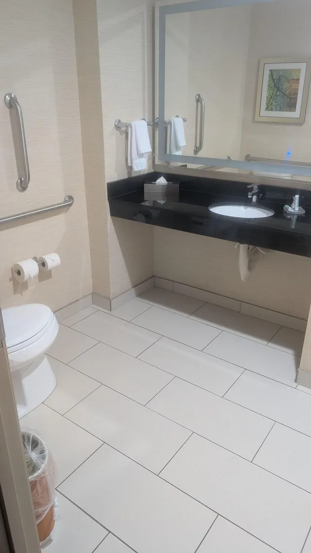 غرفة رباعية لذوي الإعاقة، Fairfield Inn Suites Detroit Troy 2/3