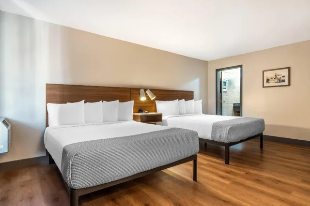 غرفة بسريرين كوين، La Luna Inn 1/4