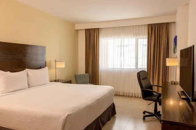 غرفة ديلوكس بسرير كينج، Wyndham Garden Cancun Downtown 2/4