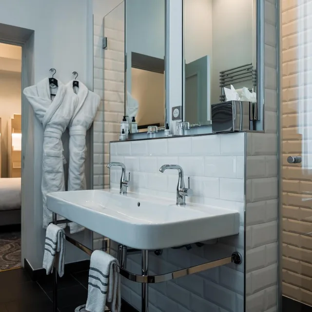 Afterworks, Junior Suite, King Bed, Normandy Hotel Paris - Saint-Honore 9/10
