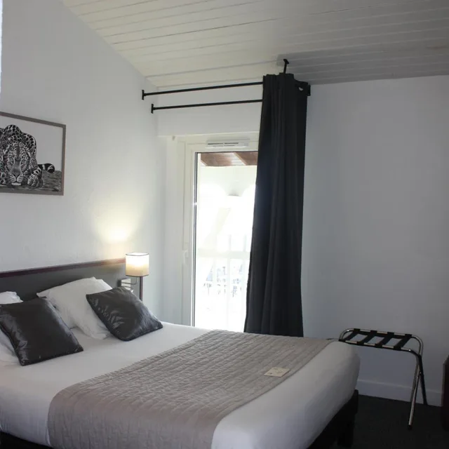 غرفة قياسية بسرير مزدوج بإطلالة في طابق منخفض، Hotel La Citadelle 2/7