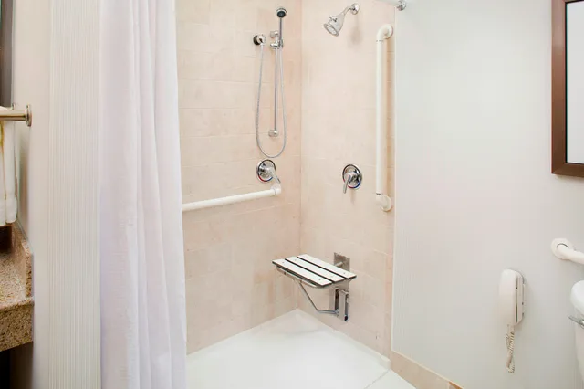 غرفة، Courtyard By Marriott Roanoke Airport 3/3