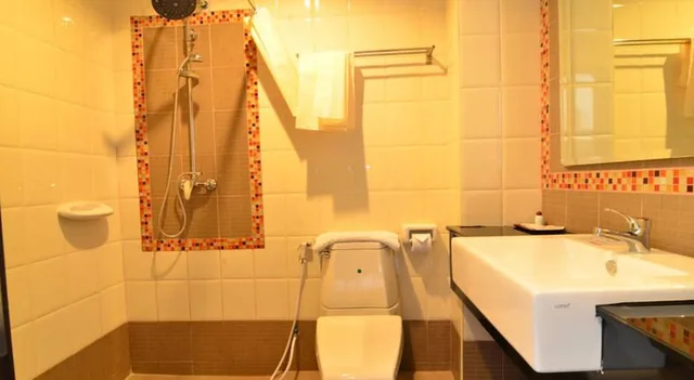غرفة قياسية ثلاثية بسرير مزدوج وسرير فردي، Thongta Spa & Resort 3/3
