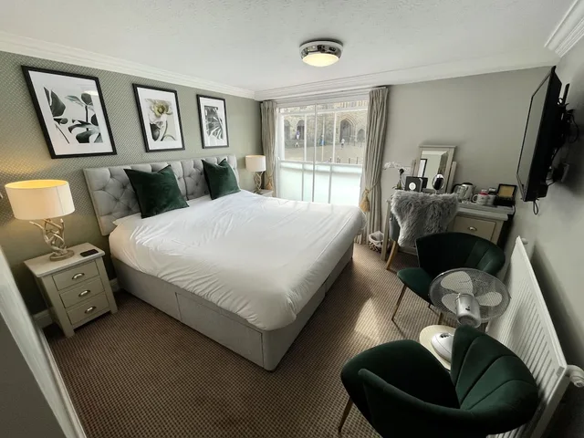 غرفة ديلوكس بسريرين منفصلين، The Abbey Hotel 3/5