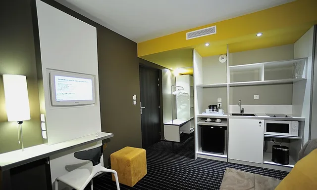 شقة بسرير مزدوج بغرفة نوم واحدة مع أريكة، B&B HOME Lyon Centre Berthelot 2/2
