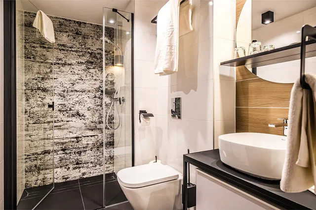 استوديو بسريرين، Up Hotel Budapest 5/5
