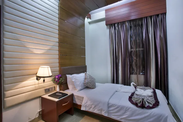 جناح عائلي ركني بسرير كينج وسرير فردي بغرفتي نوم، Fars Hotel and Resorts 3/4
