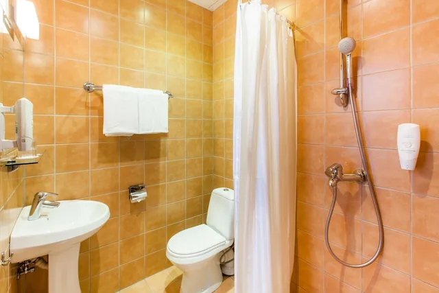 غرفة بسرير مزدوج بإطلالة على الحديقة، City Hotel Tallinn by Unique Hotels 4/4
