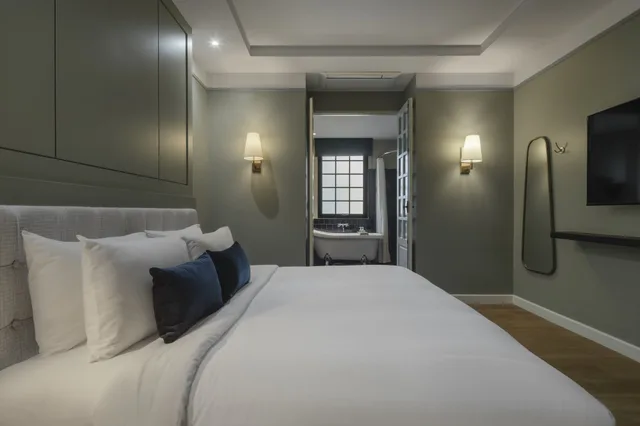 Standard, King Bed, Thomas Bangkok Hotel 3/6