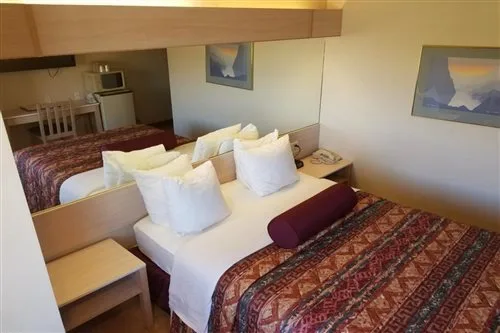 غرفة بسرير كوين، RIVER CANYON LODGE 1/1