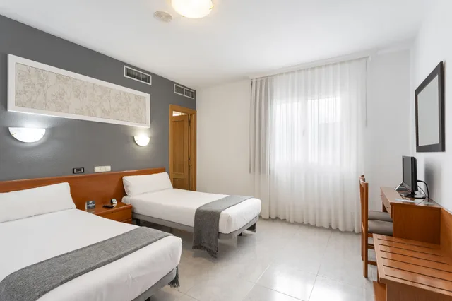 Room, Double Bed, Hotel Maria de Molina 3/7