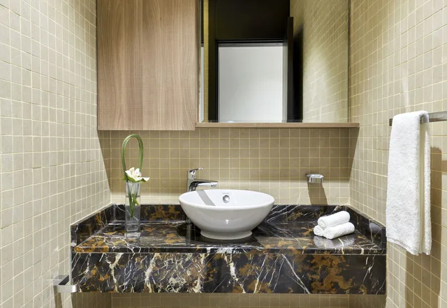 جناح بسرير كينج بإطلالة على المدينة بمطبخ في طابق مرتفع، Staybridge Suites Doha Lusail 6/6