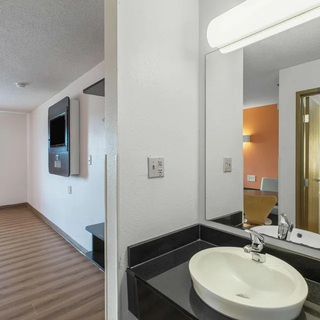 Room, Quadruple, Double Bed, Motel6 Omaha, NE - Central 8/9