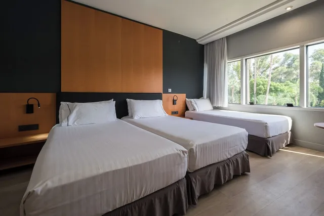 غرفة ثلاثية بسريرين منفصلين مع أريكة، Eurostars Al-Andalus Palace 2/5
