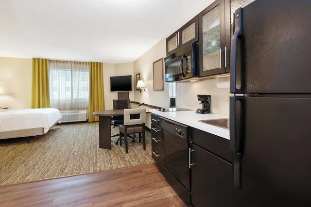 غرفة بسرير كوين لذوي الإعاقة، Candlewood Suites Washington North 3/5