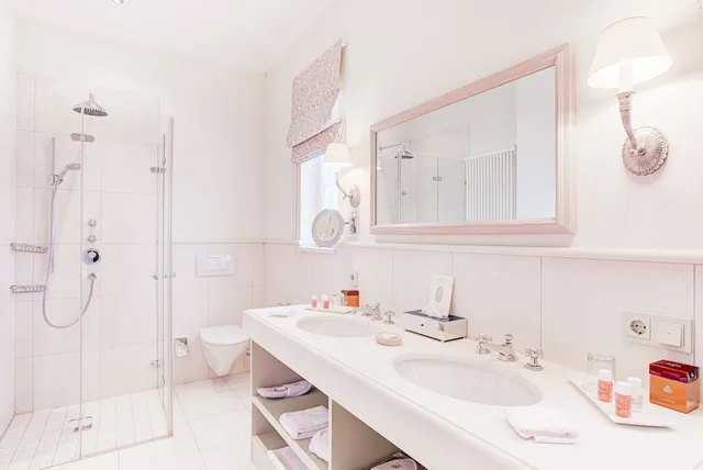 جناح جونيور كومفورت بسرير كوين، WALD AND SCHLOSSHOTEL FRIEDRICHSRUHE 2/2