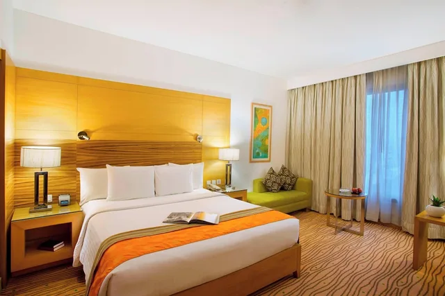 Room, King Bed, Courtyard By Marriott Gurugram Downtown 4/10