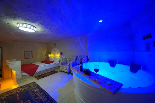 جناح بمسبح خاص، Fosil Cave Hotel 3/4