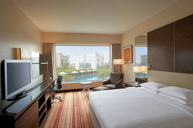 Deluxe, King Bed, Pool View, Courtyard By Marriott Mumbai International Airport 1/6