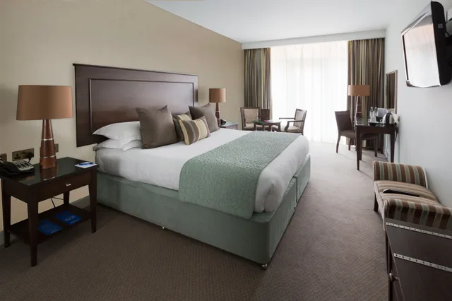 غرفة تنفيذية بسريرين منفصلين، The Oxfordshire Golf Hotel and Spa 3/6