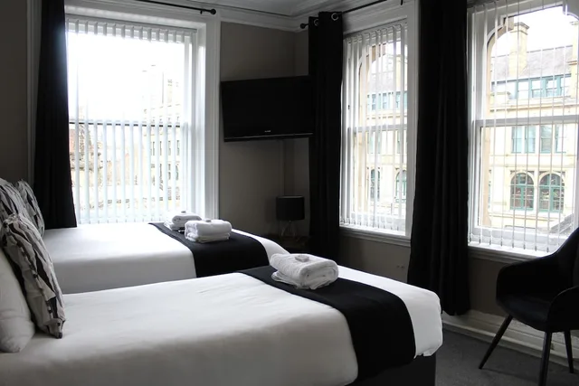 غرفة عائلية صغيرة بسرير مزدوج وسرير فردي، The Mitre Hotel 1/10