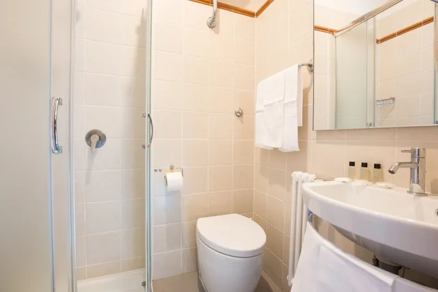 غرفة سوبيريور ثلاثية بسرير كوين وسرير فردي، Hotel Trastevere 2/2