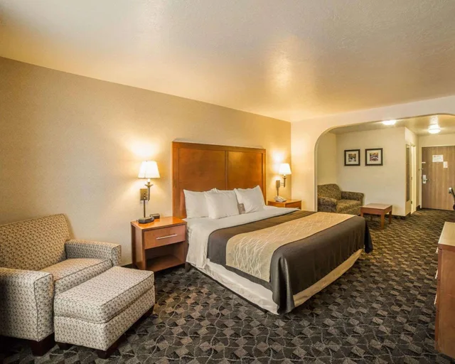 جناح بسرير كينج مع أريكة يُسمح فيها بالحيوانات الأليفة، Comfort Inn & Suites Beaver - Interstate 15 North 1/4