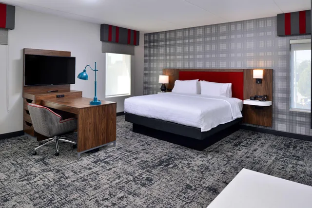 جناح بسرير كينج لذوي الإعاقة، Hampton Inn & Suites Greensboro Downtown 1/1