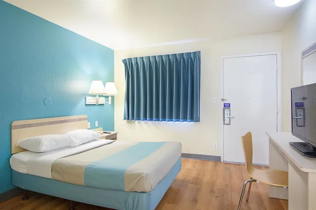 غرفة قياسية بسرير مزدوج لذوي الإعاقة، Motel6 Fredericksburg, VA - North 1/4