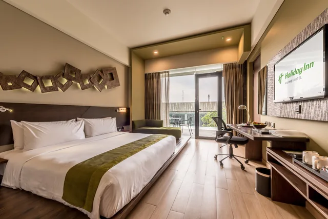 Standard, King Bed, Pool View, Bathtub, Holiday Inn Cikarang Jababeka 1/10