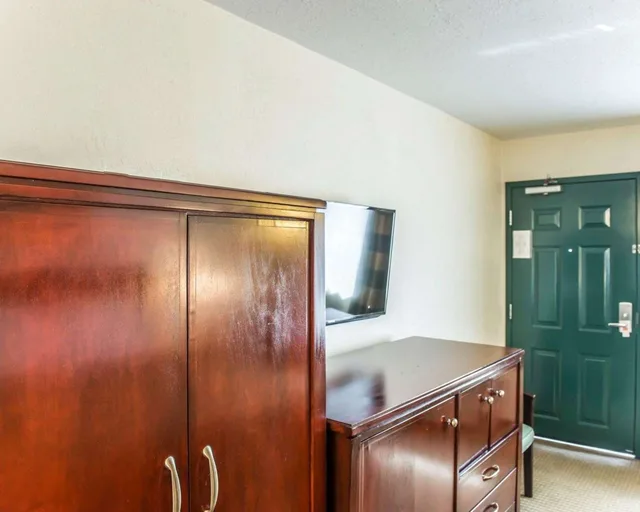 غرفة بسرير كينج، Econo Lodge Monticello 1/3