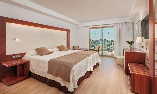 Junior Suite Single Use Sea View Balcony، Hipotels Cala Millor Park 2/5