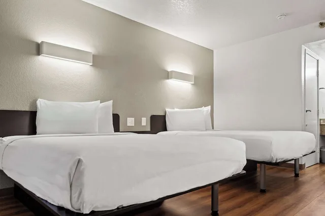 Deluxe, 2 Double Beds, Motel6 San Luis Obispo, CA - South 3/3