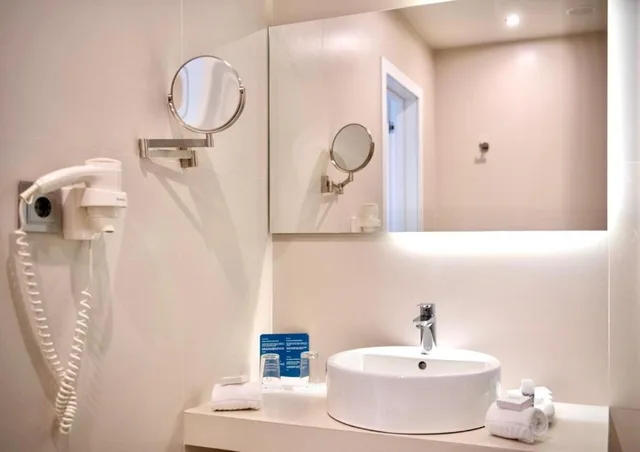 Deluxe, King Bed, Hotel Cristal Porto 5/9