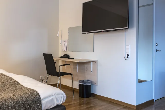 غرفة عائلية بسريرين منفصلين مع أريكة، Hotell Björken 5/9