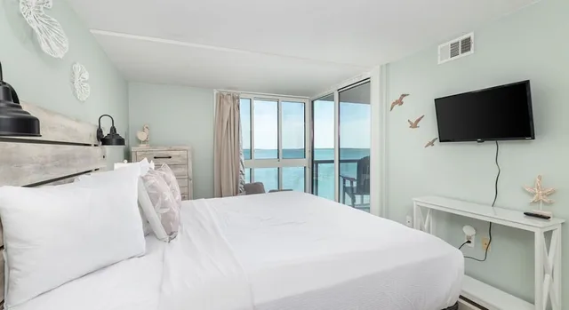 Condo, Premium, 2 Double Beds, King Bed, Bay View, Sofa, Balcony، Bay Club Resort 3/7