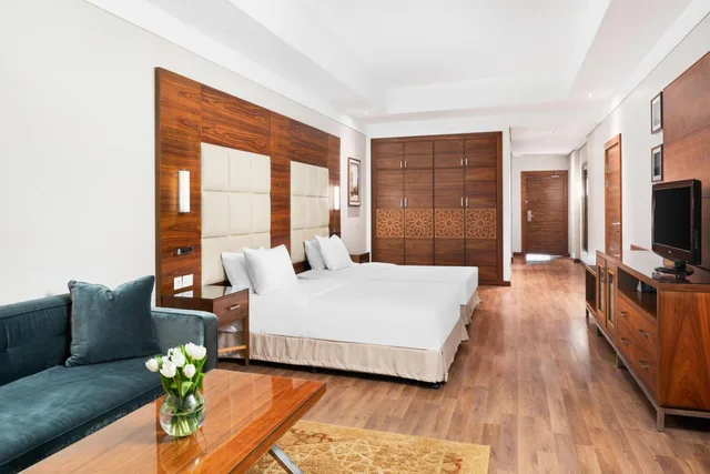 Executive, Single, Hilton Pyramids Golf Resort 6/12