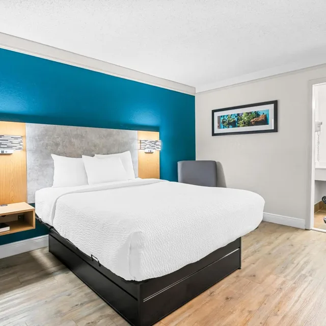Room, Queen Bed, Pool View, Quality Inn Slidell I-10 1/6