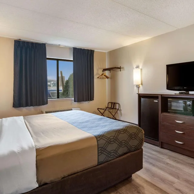 غرفة داخلية بسرير كينج، Econo Lodge Darien Lakes 4/6