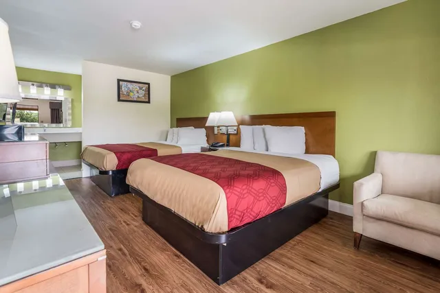 غرفة بسريرين كوين، Econo Lodge Atlanta Airport East 3/5