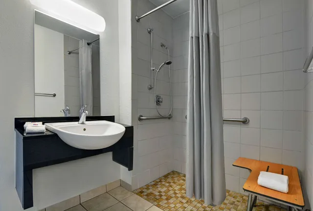 1 Full Bed - ADA/Tub/Premium/Mini Fridge، Motel6 Kissimmee, FL - Orlando 8/10