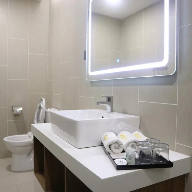 Deluxe, Triple, Roxy Hotel Padungan 6/8