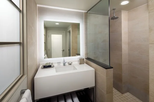 غرفة قياسية بسرير كينج، The Hotel at Arundel Preserve 7/8