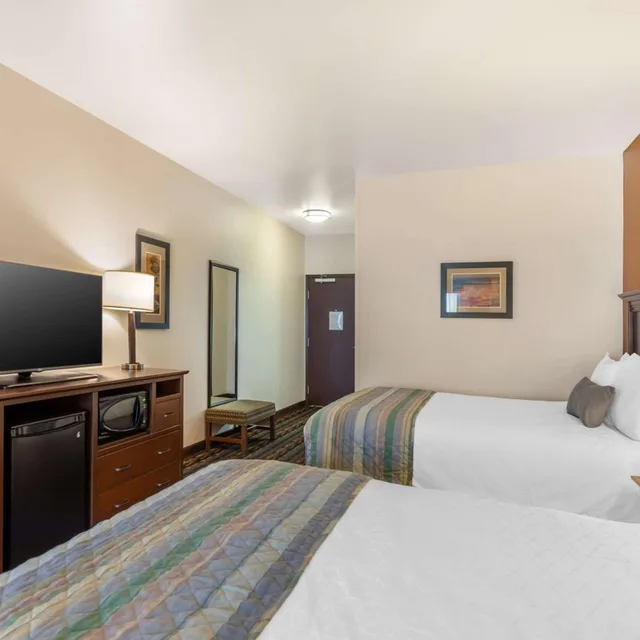 جناح بسرير كوين لذوي الإعاقة، Best Western Plus Casper Inn & Suites 1/4