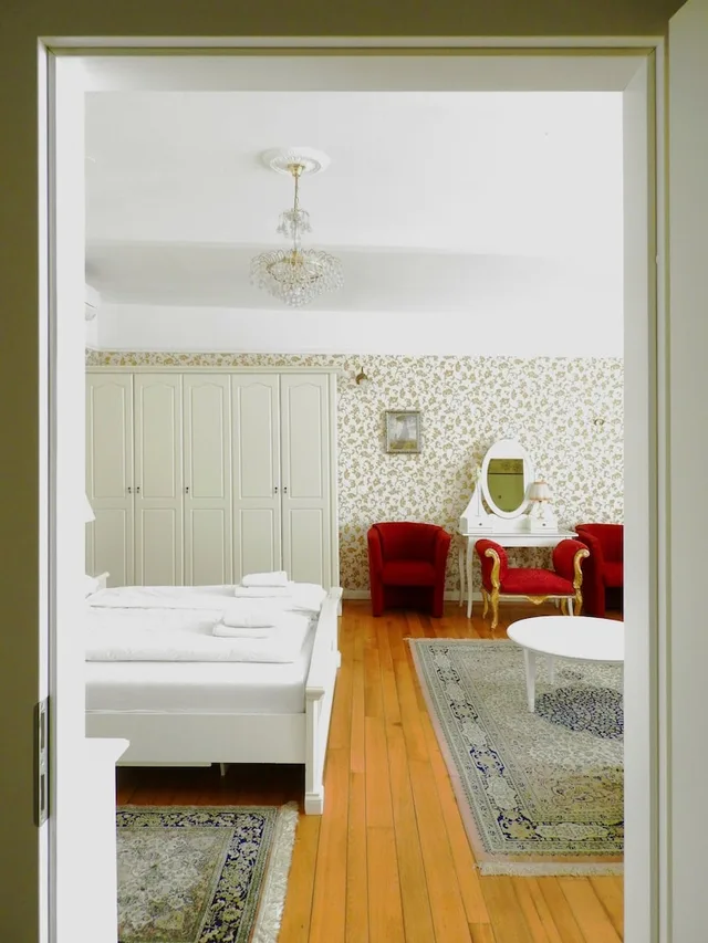 Superior, Suite, King and Twin Beds, Allegro 2/5