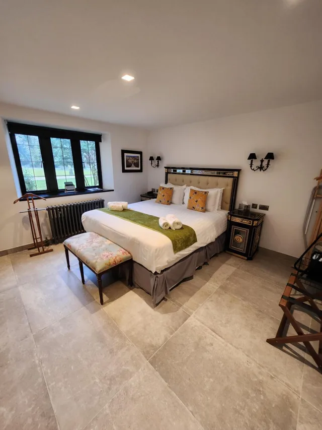 House, Double or Twin Bed، Weston Manor 6/10