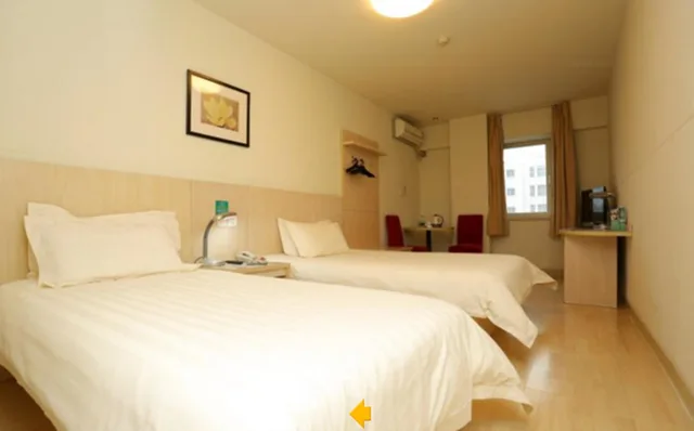 غرفة قياسية بسريرين منفصلين، Jinjiang Inn (Wuhan Wuchang Railway Station) 1/5