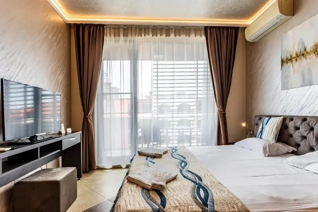 غرفة بسرير كينج بشرفة، Galeon Apart Complex 5/10