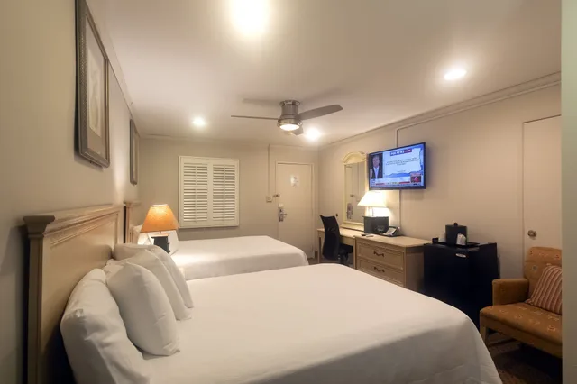 غرفة تقليدية بسريرين مزدوجين، Atrium Inn 1/4
