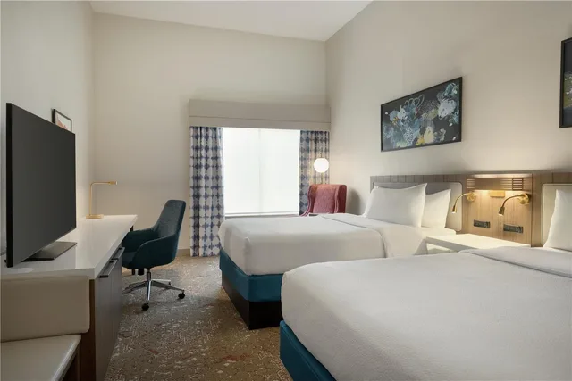غرفة بسريرين كوين، Hilton Garden Inn Riverhead 2/4